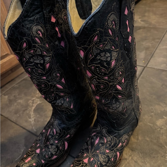 Chic Black and Pink Embroidered Heeled Boots - Picture 1 of 3